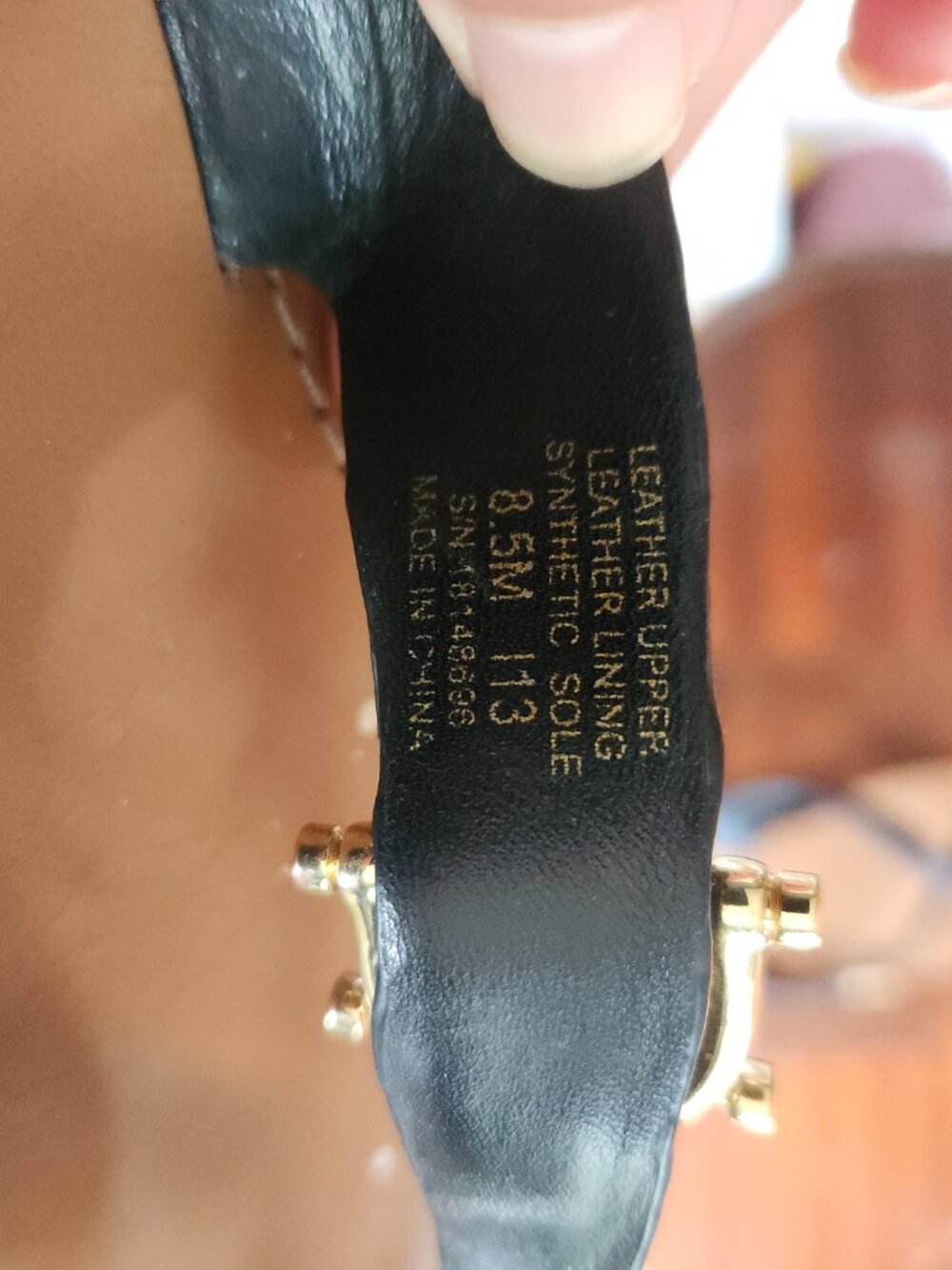Tory Burch Nora Flat Thong Sandals with Black Leather and Gold Hardware - Picture 3 of 6